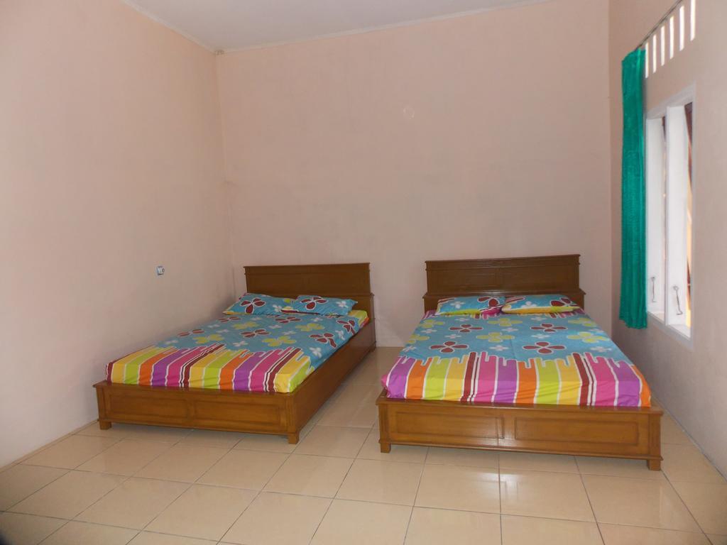 Hotel Putra Sindang Asih Batukaras Kamer foto