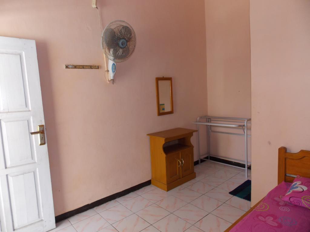 Hotel Putra Sindang Asih Batukaras Kamer foto