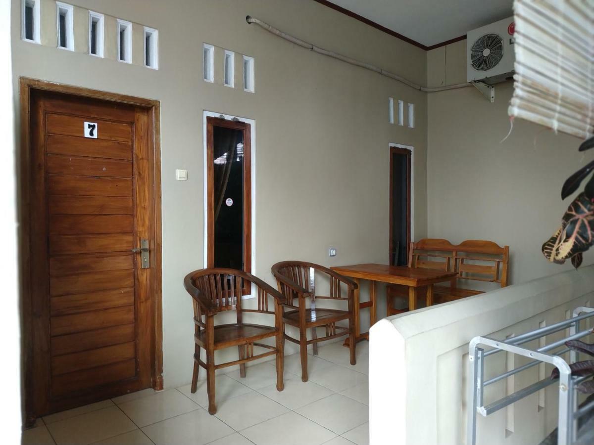 Hotel Putra Sindang Asih Batukaras Buitenkant foto